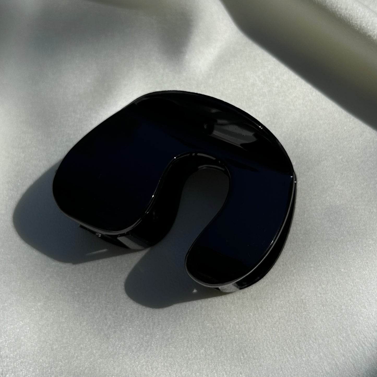 Close up product image of the Jelly U-Shaped Hair Clip in the Black color