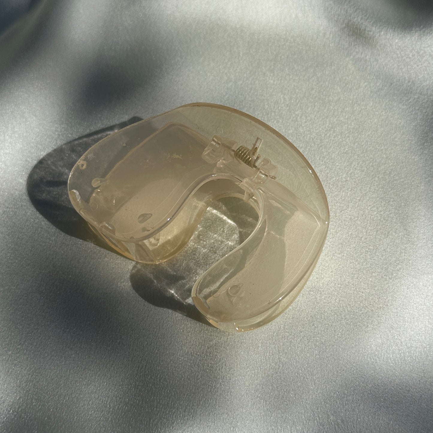 Close up product image of the Jelly U-Shaped Hair Clip in the Cream color